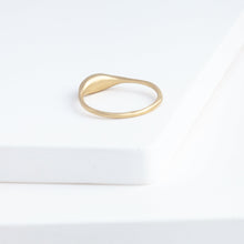 Load image into Gallery viewer, Yui small opal ring