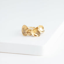 Load image into Gallery viewer, Gold petal four petal ring