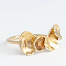 Load image into Gallery viewer, Gold petal four petal ring