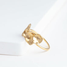Load image into Gallery viewer, Gold petal four petal ring