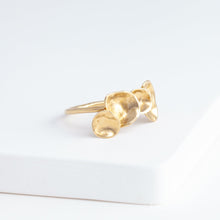 Load image into Gallery viewer, Gold petal four petal ring