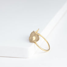Load image into Gallery viewer, Gold petal four petal ring