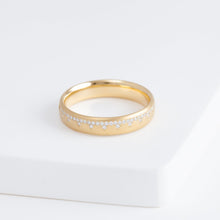 Load image into Gallery viewer, Snow 4mm YG with diamonds