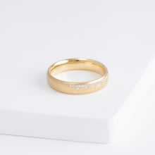 Load image into Gallery viewer, Snow 4mm YG with diamonds