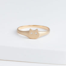 Load image into Gallery viewer, White diamond cat signet ring