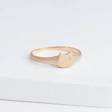 Load image into Gallery viewer, White diamond cat signet ring
