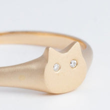 Load image into Gallery viewer, White diamond cat signet ring