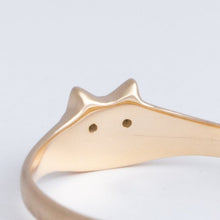 Load image into Gallery viewer, White diamond cat signet ring