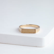 Load image into Gallery viewer, Rutilated quartz signet ring