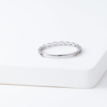 Load image into Gallery viewer, Repeat small oval ring - white gold