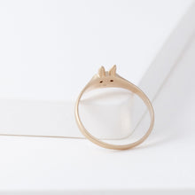 Load image into Gallery viewer, Bunny black diamond signet ring