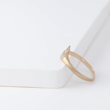 Load image into Gallery viewer, Bunny black diamond signet ring