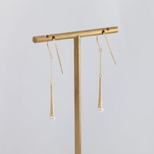 Load image into Gallery viewer, Raindrop pearl hook earrings