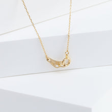 Load image into Gallery viewer, Leaf one-of-a-kind bicolor sapphire necklace