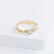 Load image into Gallery viewer, Leaf little ring with an one-of-a-kind diamond