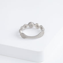 Load image into Gallery viewer, Leaf pave platinum ring with diamonds