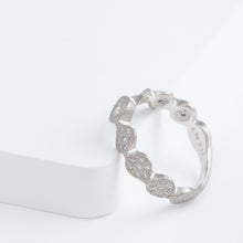 Load image into Gallery viewer, Leaf pave platinum ring with diamonds