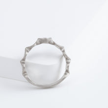 Load image into Gallery viewer, Leaf pave platinum ring with diamonds