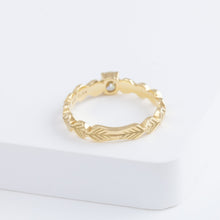 Load image into Gallery viewer, Leaf little ring with an one-of-a-kind diamond