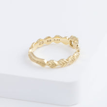 Load image into Gallery viewer, Leaf little ring with an one-of-a-kind diamond
