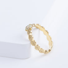 Load image into Gallery viewer, Leaf little ring with an one-of-a-kind diamond