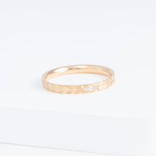 Load image into Gallery viewer, Laurel 2.4mm PG with three diamonds