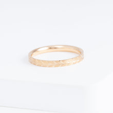 Load image into Gallery viewer, Laurel 2.4mm PG with three diamonds