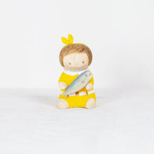 Load image into Gallery viewer, Akaiboushinoki - #125 Playing mom, but fishes should be raised in the water, right? ~ Yellow ~