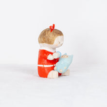 Load image into Gallery viewer, Akaiboushinoki - #122 Playing mom, but fishes should be raised in the water, right? ~ Red ~