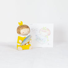 Load image into Gallery viewer, Akaiboushinoki - #125 Playing mom, but fishes should be raised in the water, right? ~ Yellow ~