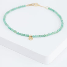 Load image into Gallery viewer, Smiley emerald beads bracelet