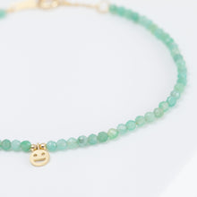 Load image into Gallery viewer, Smiley emerald beads bracelet