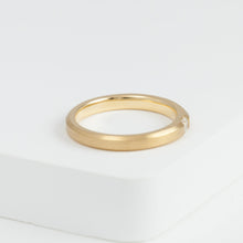 Load image into Gallery viewer, Embedded yellow gold ring with antique diamond