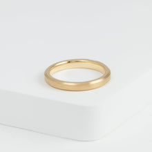 Load image into Gallery viewer, Embedded yellow gold ring with antique diamond