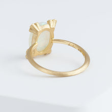 Load image into Gallery viewer, Spread Australian opal ring