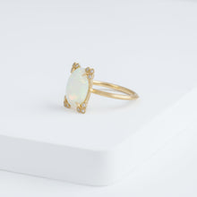 Load image into Gallery viewer, Spread Australian opal ring