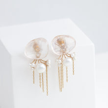 Load image into Gallery viewer, Fairy rose quartz and pearl earrings with chains