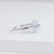 Load image into Gallery viewer, Band one-of-a-kind platinum iridescent aquamarine ring