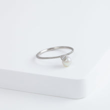 Load image into Gallery viewer, Baby Akoya pearl single pearl diamond platinum ring