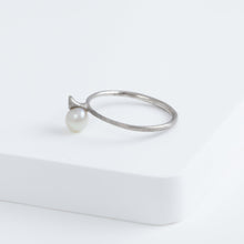 Load image into Gallery viewer, Baby Akoya pearl single pearl diamond platinum ring