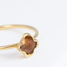 Load image into Gallery viewer, Enfold one-of-a-kind orange sapphire ring