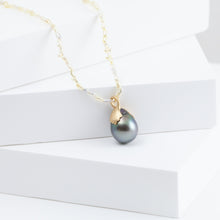 Load image into Gallery viewer, Platy black south sea pearl pendant