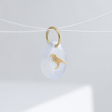Load image into Gallery viewer, Crow chalcedony pendant