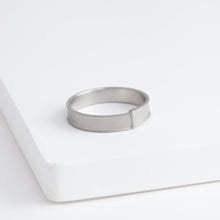 Load image into Gallery viewer, Weld 4mm ring
