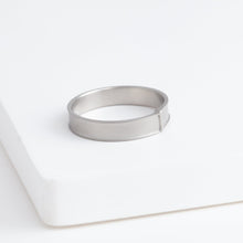 Load image into Gallery viewer, Weld 4mm ring