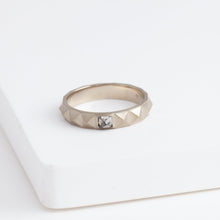 Load image into Gallery viewer, Studs champagne gold ring with diamond