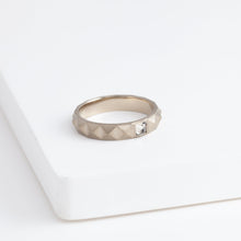 Load image into Gallery viewer, Studs champagne gold ring with diamond