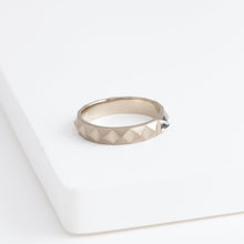 Load image into Gallery viewer, Studs champagne gold ring with diamond