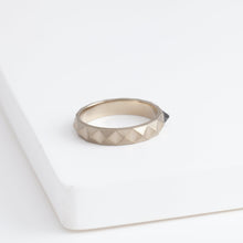 Load image into Gallery viewer, Studs champagne gold ring with diamond