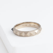 Load image into Gallery viewer, Studs champagne gold ring with diamond